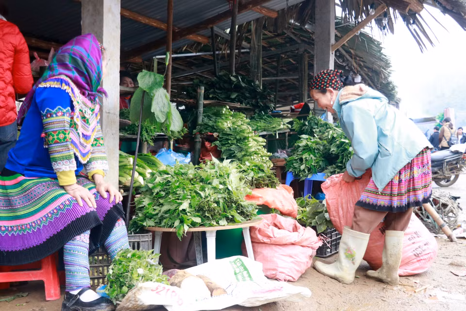 Los productos agrícolas de los habitantes locales se venden a los turistas durante los festivales. Foto: VNA