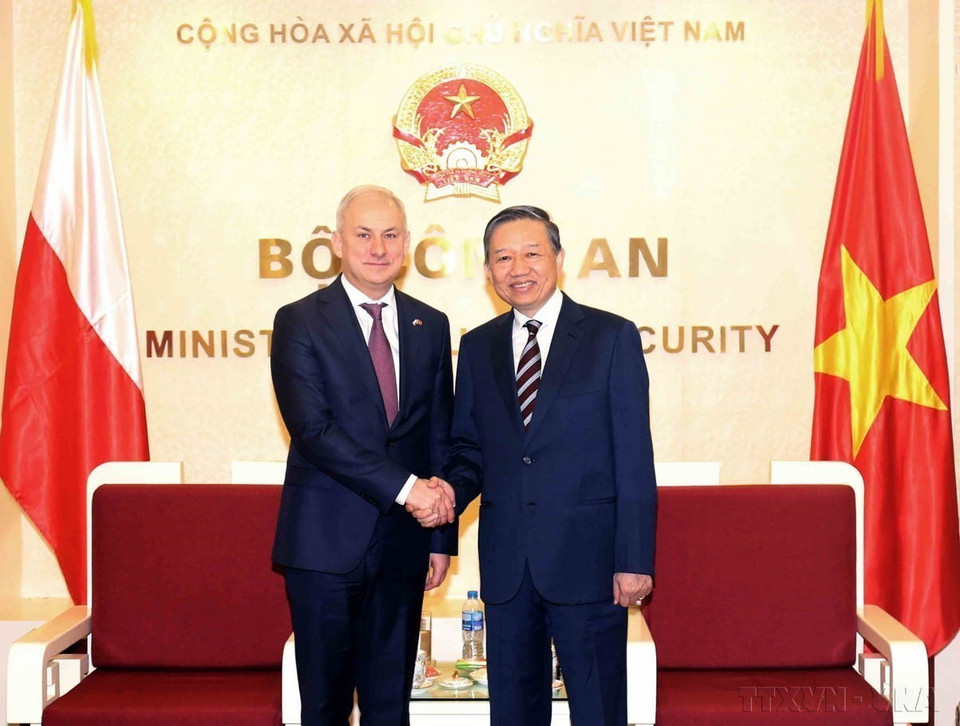 El ministro vietnamita de Seguridad Pública, coronel general To Lam, recibió a Grzegorz Napieralski, presidente del Partido Alianza Democrática de Izquierda de Polonia, en una visita de trabajo a Vietnam en 2018. (Foto: VNA)