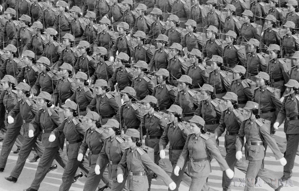 Mujeres soldados del Ejército Popular de Vietnam participaron en el desfile. Foto: VNA