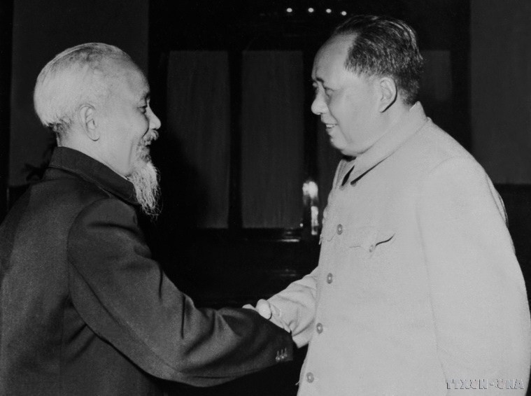 El Presidente Ho Chi Minh se reunió y mantuvo conversaciones con el presidente chino Mao Zedong el 2 de noviembre de 1960 en Beijing, durante su visita a ese país del 2 al 4 de noviembre de 1960. Foto: VNA