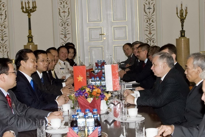 El primer ministro polaco, Jarosław Kaczyński, mantuvo conversaciones con el premier vietnamita Nguyen Tan Dung durante su visita oficial a Polonia en 2007. (Foto: VNA)