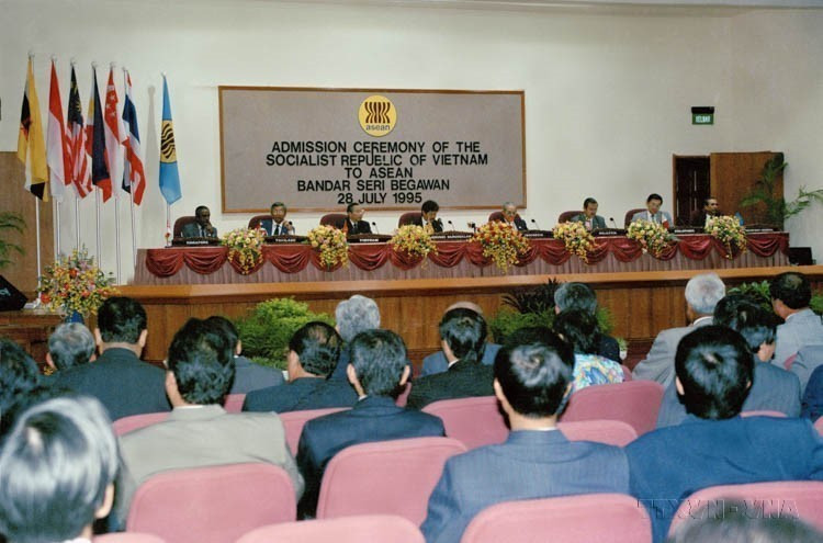 La 28.ª Reunión Anual de Ministros de Relaciones Exteriores de la ASEAN, celebrada en Bandar Seri Begawan, capital de Brunéi. Foto: VNA