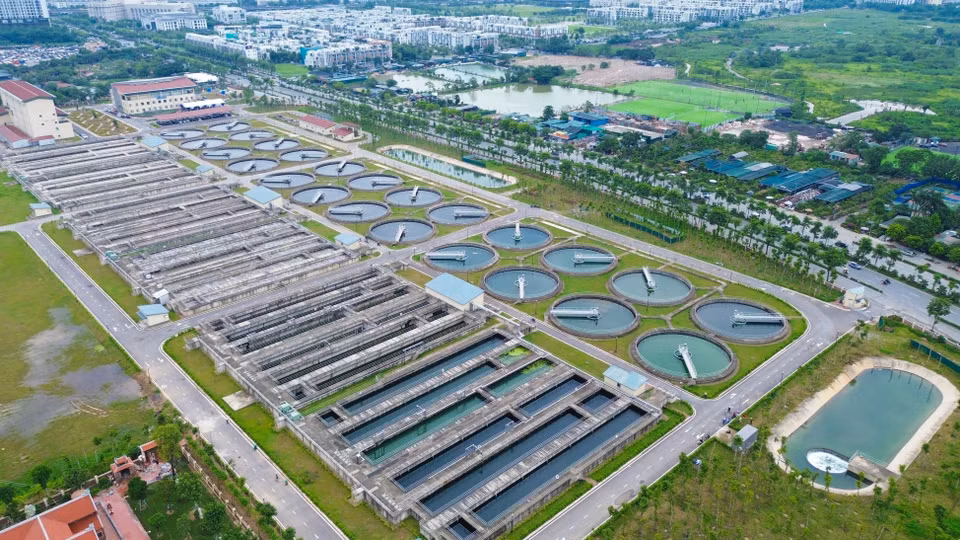 Ubicada en una superficie de aproximadamente 13,8 hectáreas, la planta de tratamiento de aguas residuales de Yen Xa operará en su primera fase con una capacidad de 180.000 metros cúbicos por 24 horas. Foto: VNA