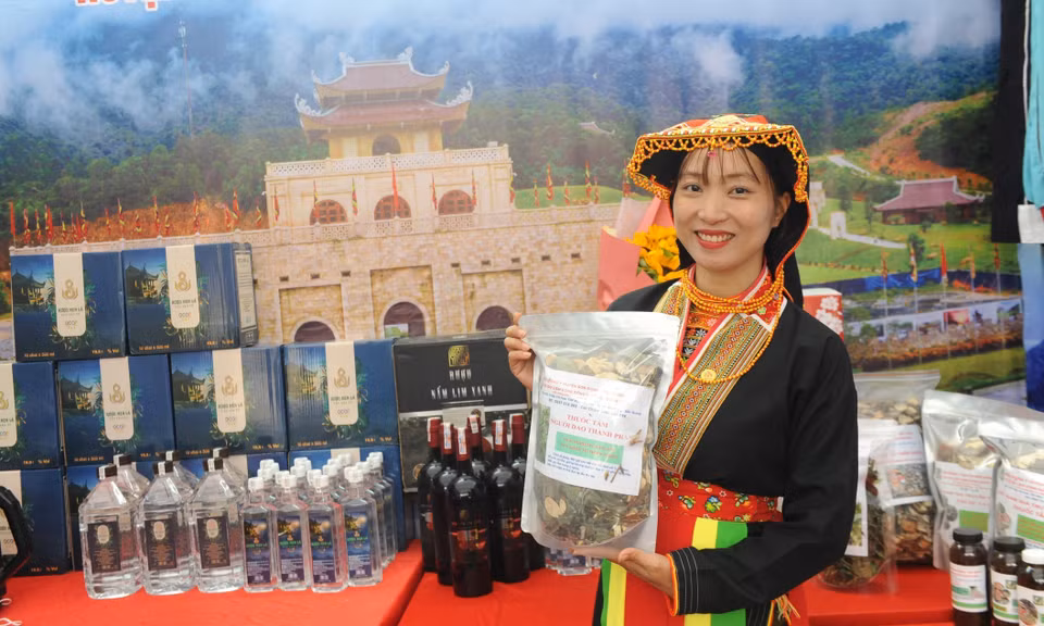 Productos típicos del grupo étnico Dao en la comuna de Tay Yen Tu. Foto: VNA