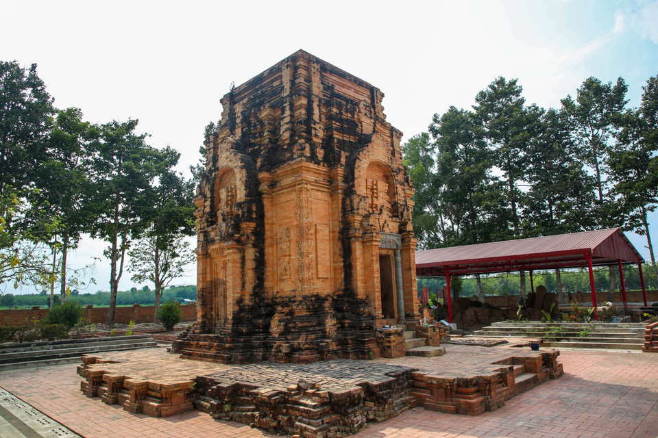 La Torre Chot Mat es una obra arquitectónica antigua típica, con la huella de la cultura Oc Eo (una civilización que floreció en el delta del río Mekong entre los siglos I y VII en el sur de Vietnam). Foto: VNA