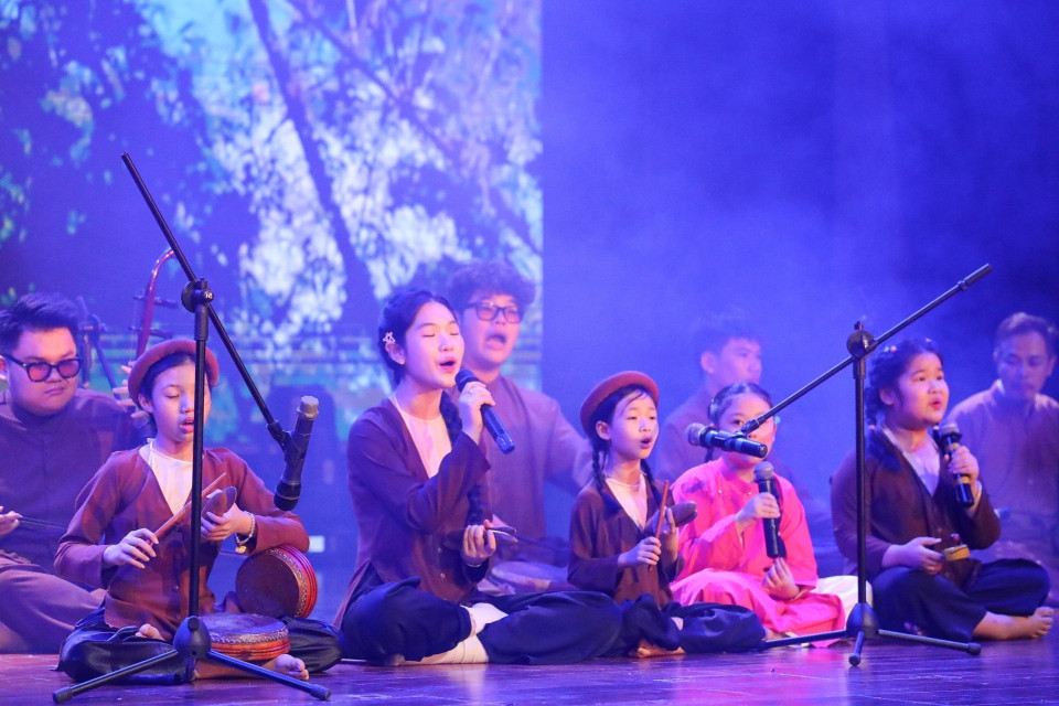 La pieza del Canto Xam “Bambú de Vietnam”, interpretada por el Centro de Artes Tradicionales UNESCO Hanoi junto con el grupo musical Tre Xanh (Bambú Verde). Foto: VNA