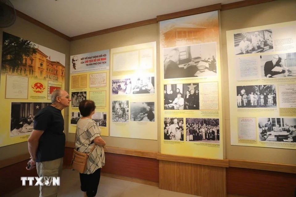 Todos los documentos y artefactos se conservan relativamente intactos tal como estaban cuando el Tío Ho, como lo llama cariñosamente el pueblo vietnamita, vivió y trabajó aquí. (Foto: VNA)