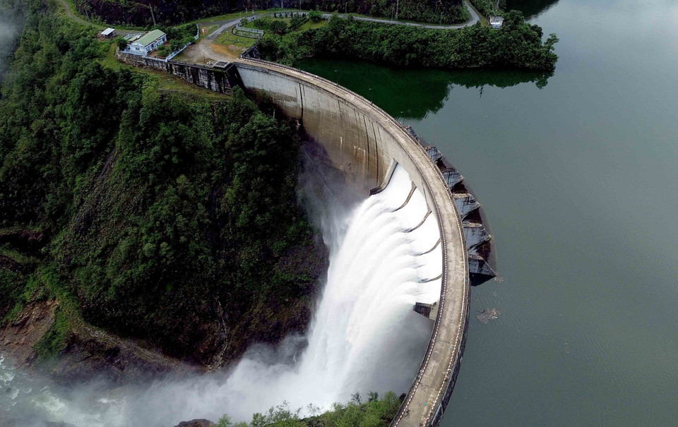 La presa hidroeléctrica Nam Chien tiene un diseño de arco de hormigón, que se curva aguas arriba. Foto: VNA