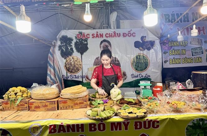 Zona de exhibición con decenas de pasteles típicos de An Giang. Foto: VNA