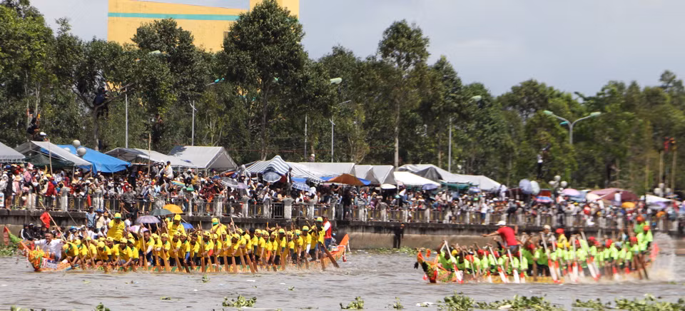 La carrera de barcos Ngo es un deporte que demuestra el espíritu de solidaridad del pueblo Khmer en el Sur de Vietnam. Foto: VNA