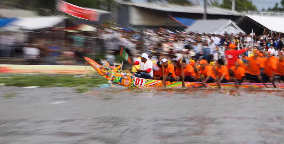La carrera de barcos Ngo es un deporte que demuestra el espíritu de solidaridad del pueblo Khmer en el Sur de Vietnam. Foto: VNA