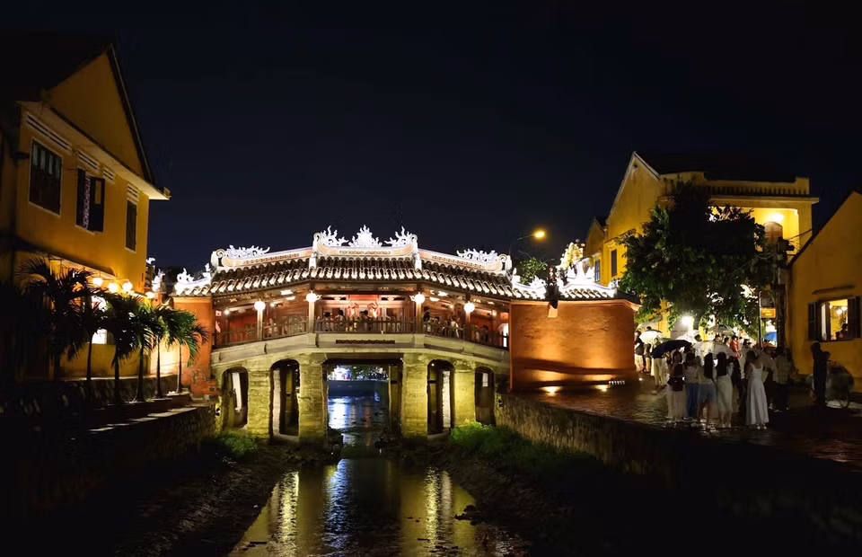 El Puente Japonés, símbolo de Hoi An, es un claro testimonio del singular intercambio cultural entre Vietnam, China y Japón desde la época del puerto comercial. Foto: VNA