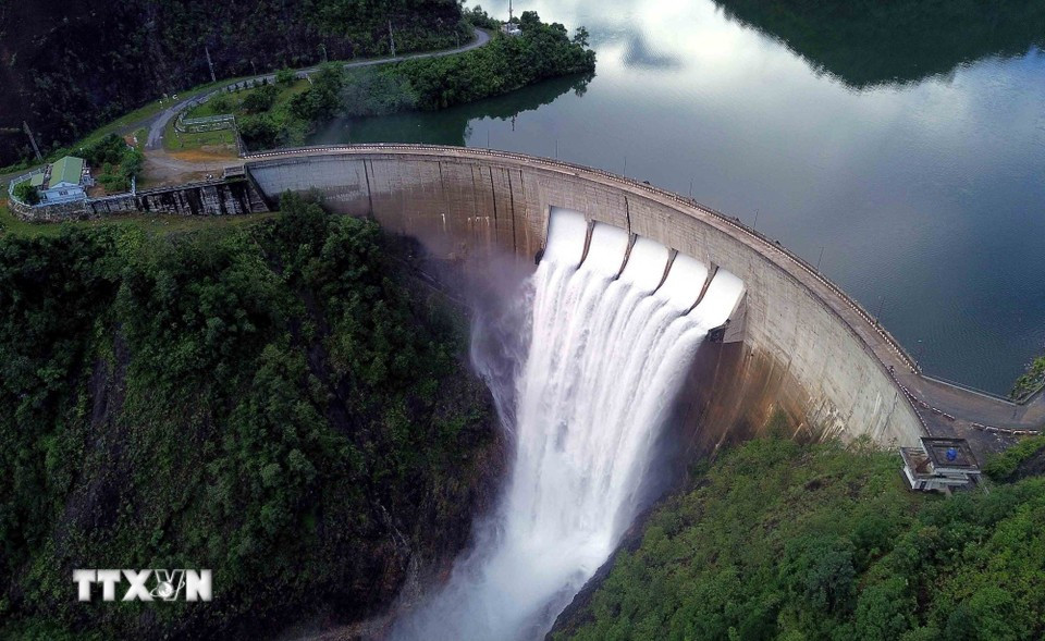 La presa hidroeléctrica Nam Chien es la presa con el arco más grande de Vietnam. Foto: VNA