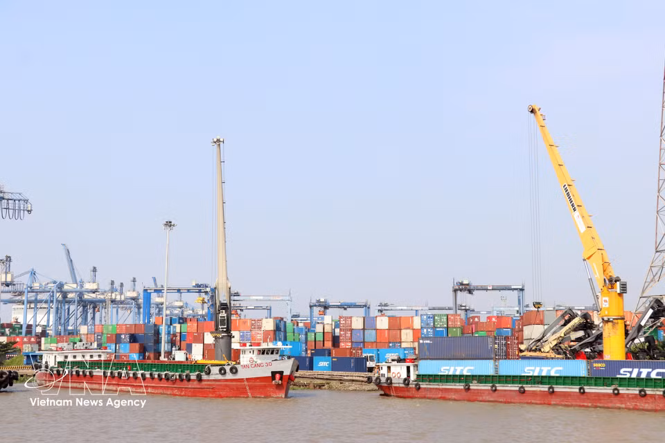 Los puertos de Ciudad Ho Chi Minh siempre están muy concurridos con buques operando carga. Foto: VNA
