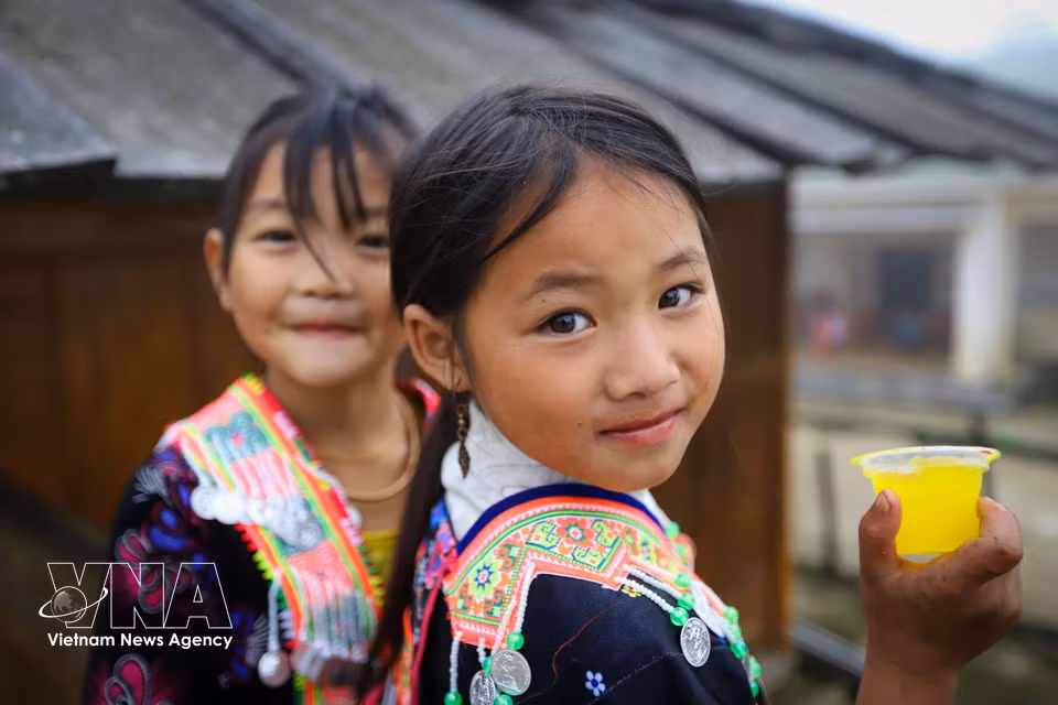 Mua Thi Cang, alumna de primer grado de la sucursal de Lang Sang. Foto: VNA
