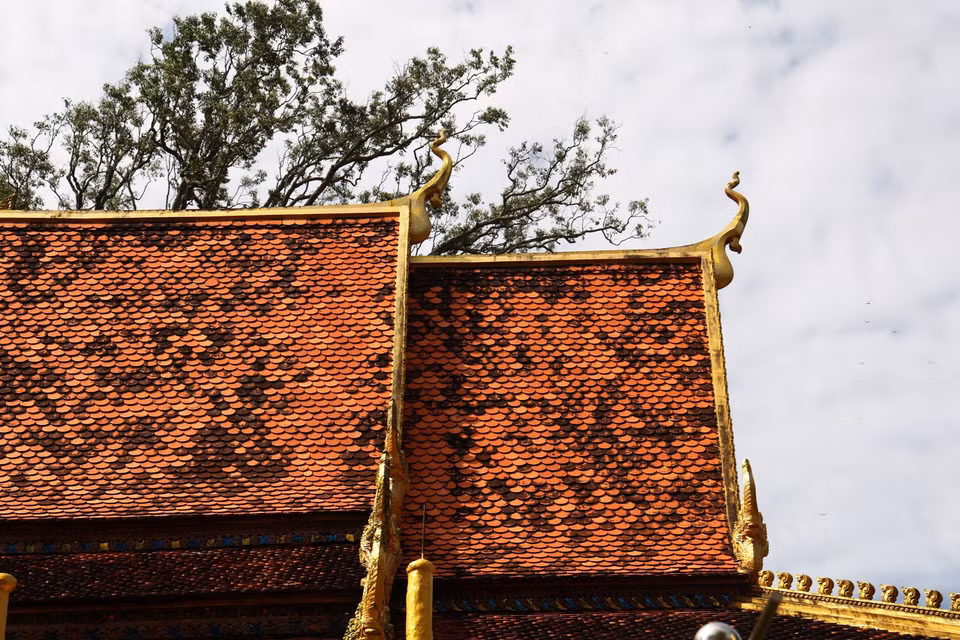 El techo de la sala principal de la Pagoda Ang se compone de tres niveles; los dos techos superiores son más inclinados y altos que los demás. Foto: VNA