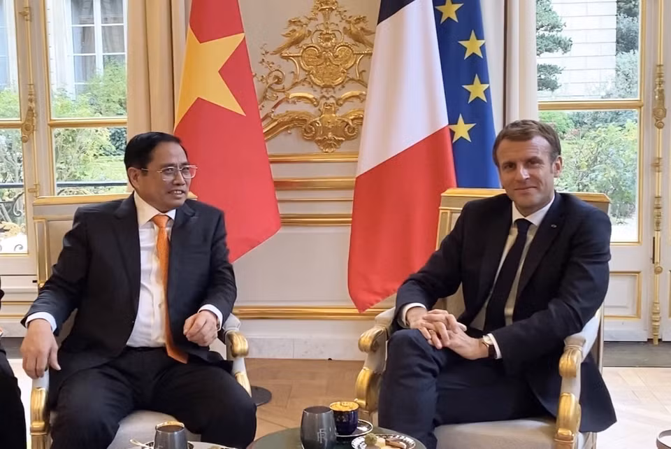 Como parte de su visita oficial a Francia en 2021, el primer ministro Pham Minh Chinh se reunió con el presidente Emmanuel Macron en el Palacio del Elíseo en París. Foto: VNA