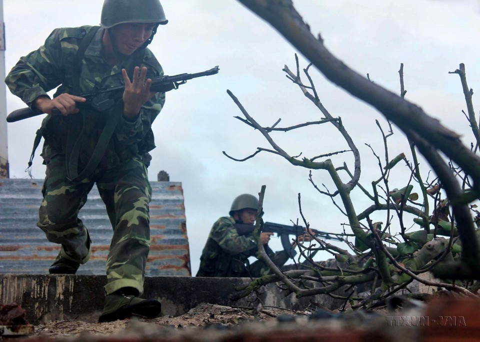 Soldados en la isla de An Bang se preparan para el combate. Foto: VNA