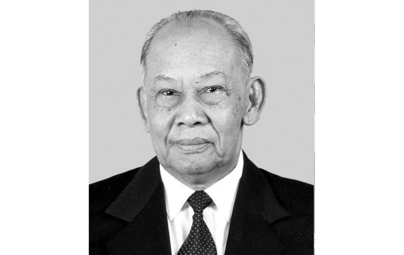 El general Khamtay Siphandone, expresidente del Partido Popular Revolucionario y expresidente de Laos. (Foto: VNA)