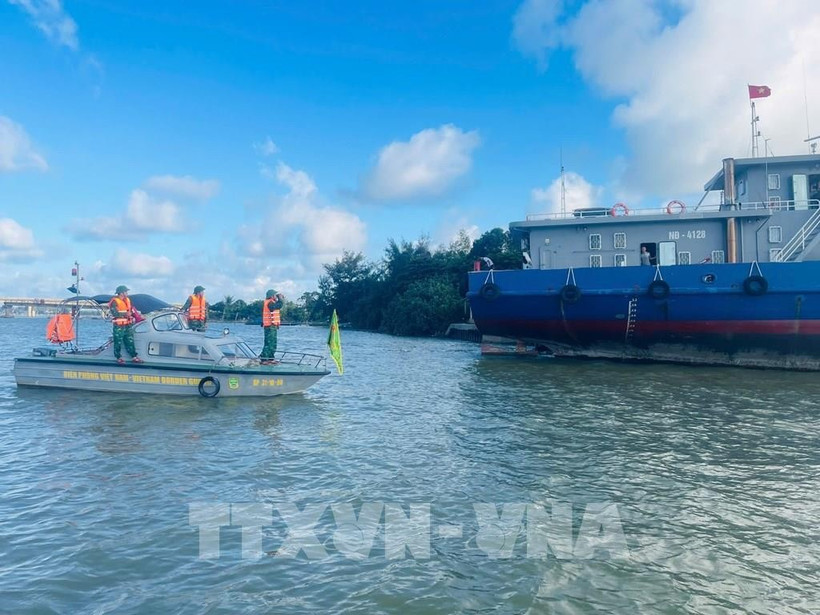 Las autoridades piden a los barcos que atraquen en tierra para refugiarse de la tormenta Fengshe. (Foto: VNA)