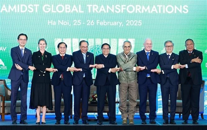 A la sesión plenaria del Foro del Futuro de la ASEAN asistieron el primer ministro vietnamita, Pham Minh Chinh, el presidente de Timor-Leste, José Ramos-Horta, dirigentes y jefes de delegaciones de varios países. (Foto: VNA)