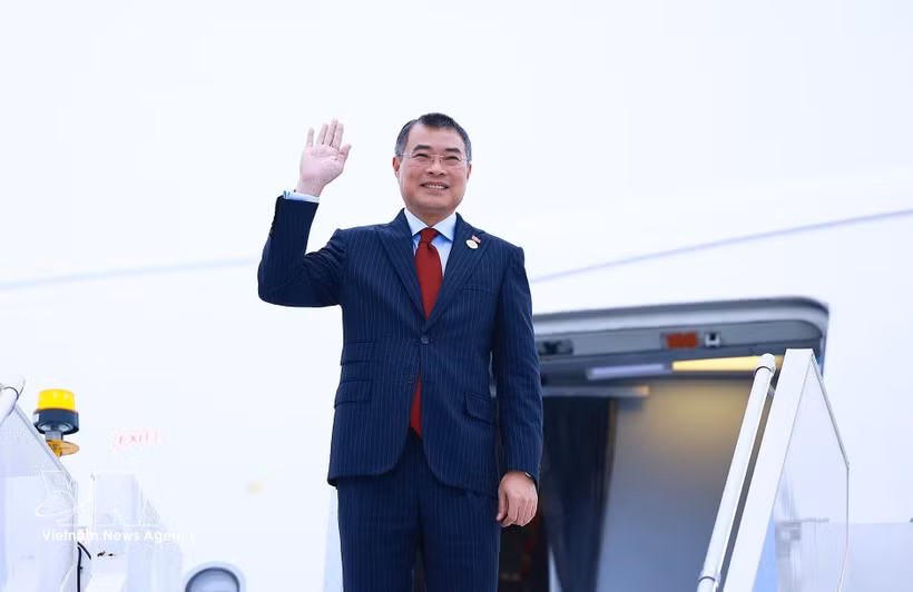 El primer ministro de Vietnam, Le Minh Hung, concluye su participación en la Cumbre Conmemorativa por el 35.º aniversario de las relaciones ASEAN-Rusia. (Foto: VNA)