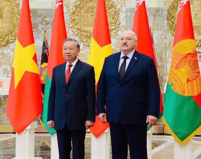 El secretario general del Partido Comunista de Vietnam, To Lam (izquierda) y el presidente bielorruso, Aleksandr Lukashenko. (Fuente: VNA)