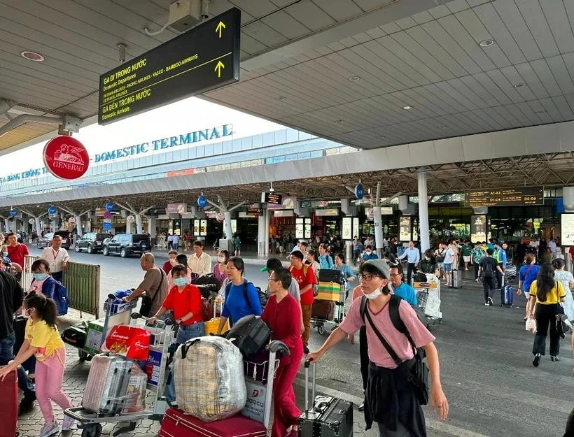 El Aeropuerto Internacional Tan Son Nhat atenderá un aumento récord de pasajeros durante el pico del Año Nuevo Lunar (Fuente: VNA)