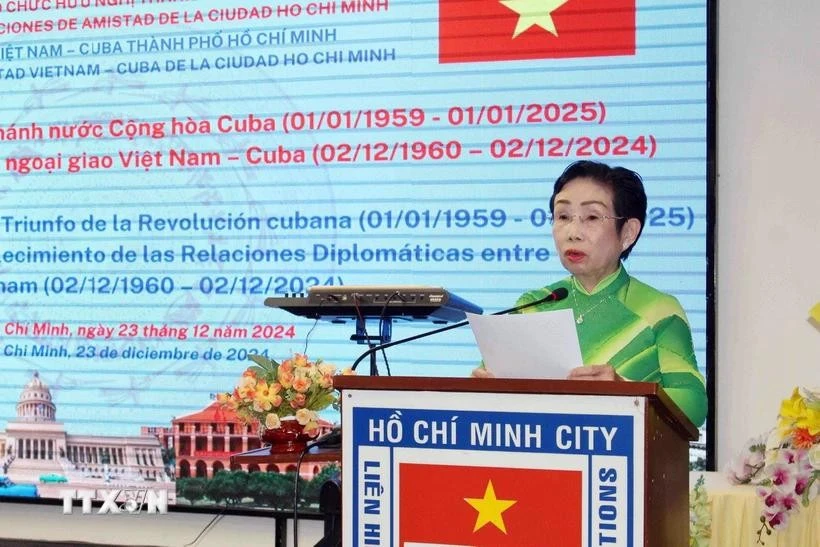 Truong Thi Hien, presidente de la Asociación de Amistad Vietnam-Cuba en Ciudad Ho Chi Minh, habla en el evento (Fuente: VNA)