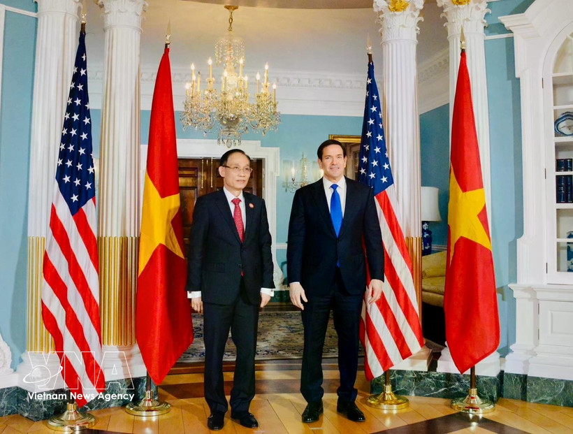 El ministro de Relaciones Exteriores de Vietnam, Le Hoai Trung, (izquierda) y el secretario de Estado de Estados Unidos, Marco Rubio. (Fuente: VNA)
