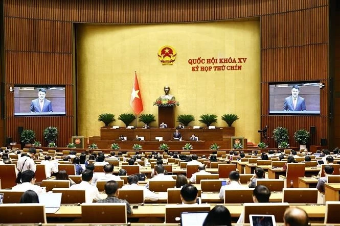 El presidente de la Fiscalía Popular Suprema, Nguyen Huy Tien, aclara una serie de cuestiones planteadas por los diputados de la Asamblea Nacional. (Foto: VNA)