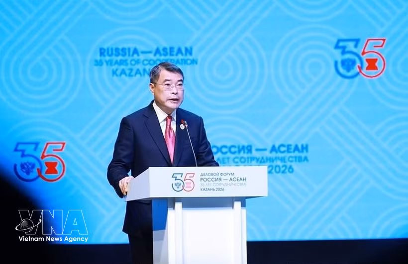 El primer ministro de Vietnam, Le Minh Hung, habla en el Foro ASEAN–Rusia. (Foto: VNA)
