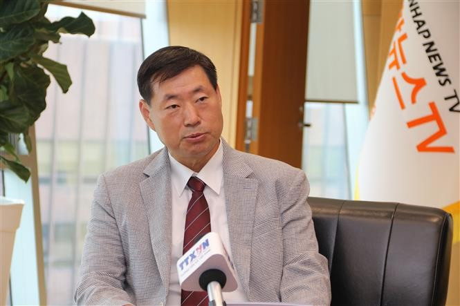 Hwang Dae-il, presidente de la agencia de noticias surcoreana Yonhap, concede una entrevista a la VNA en Séul. (Foto: VNA)