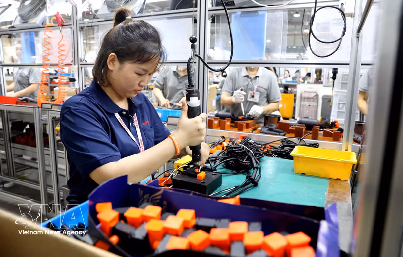 Trabajadores en el parque industrial Lien Ha Thai ( Zona económica de Thai Binh). Foto: VNA