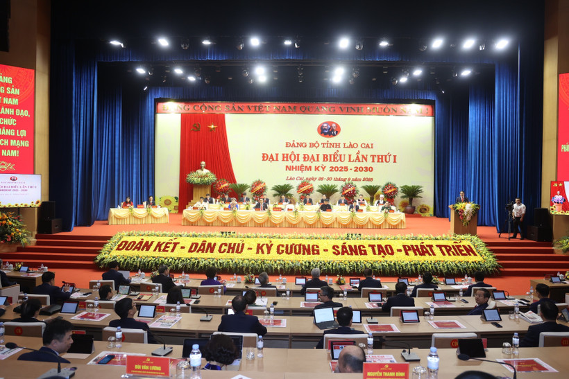 Ceremonia de clausura de la primera Asamblea del Comité partidista en Lao Cai. (Foto: baolaocai.vn)