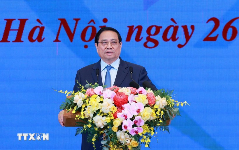 El primer ministro Pham Minh Chinh habla en la conferencia de balance del programa "Todo el país se une para eliminar viviendas precarias" (Foto: VNA)