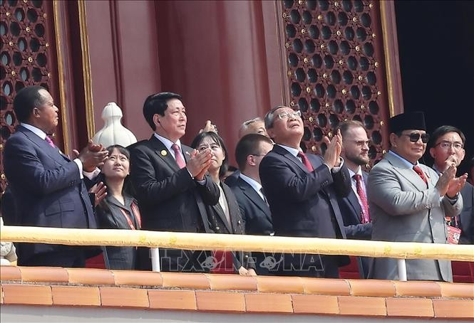 El presidente Luong Cuong y líderes de otros países asisten a la ceremonia de conmemoración del 80.º aniversario de la victoria sobre el fascismo en la Plaza de Tianmen. (Foto: VNA)