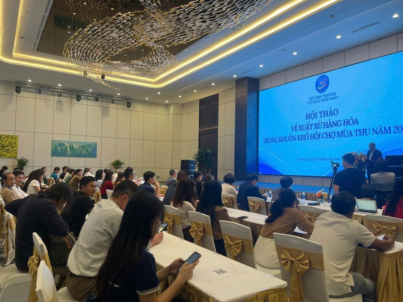 Seminario sobre origen de mercancías, celebrado en el marco de la primera Feria de Otoño de 2025. (Foto: vtcnews.vn)