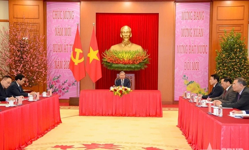 El secretario general del Partido Comunista de Vietnam, To Lam, sostuvo conversaciones telefónicas con el primer secretario del Partido Comunista de Cuba y presidente de la República, Miguel Díaz-Canel. (Fuente: qdnd.vn)