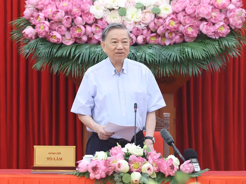El secretario general del Partido Comunista de Vietnam, To Lam, preside la reunión. (Foto: VNA)