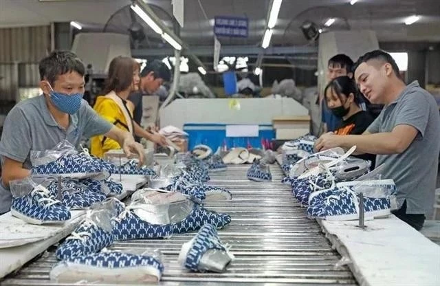 Producción de calzado para exportación a la Unión Europea (Foto: VNA)