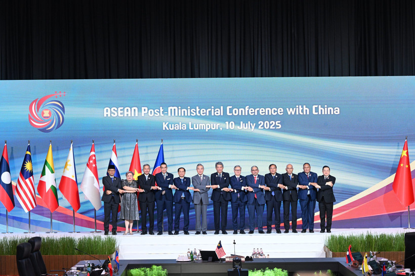 En la reunión de ministros de Relaciones Exteriores ASEAN - China (Fuente: VNA)