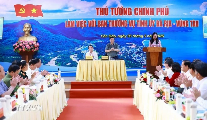 El primer ministro Pham Minh Chinh en la sesión de trabajo con el Buró Ejecutivo del Comité partidista de la provincia sureña de Ba Ria-Vung Tau. (Foto: VNA)