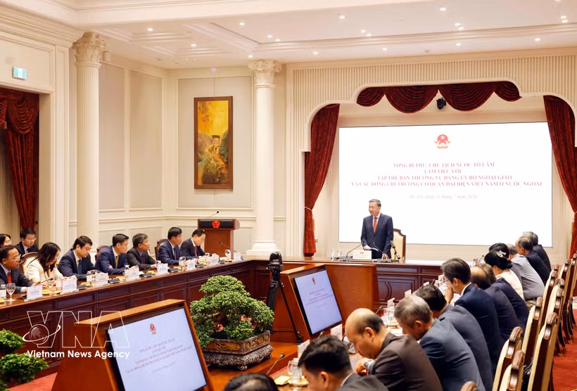 El secretario general del Partido Comunista y presidente de Vietnam, To Lam, interviene en la cita. (Foto: VNA)