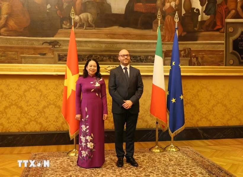 La vicepresidenta Vo Thi Anh Xuan y el presidente de la Cámara de Diputados de Italia, Lorenzo Fontana. (Foto: VNA)