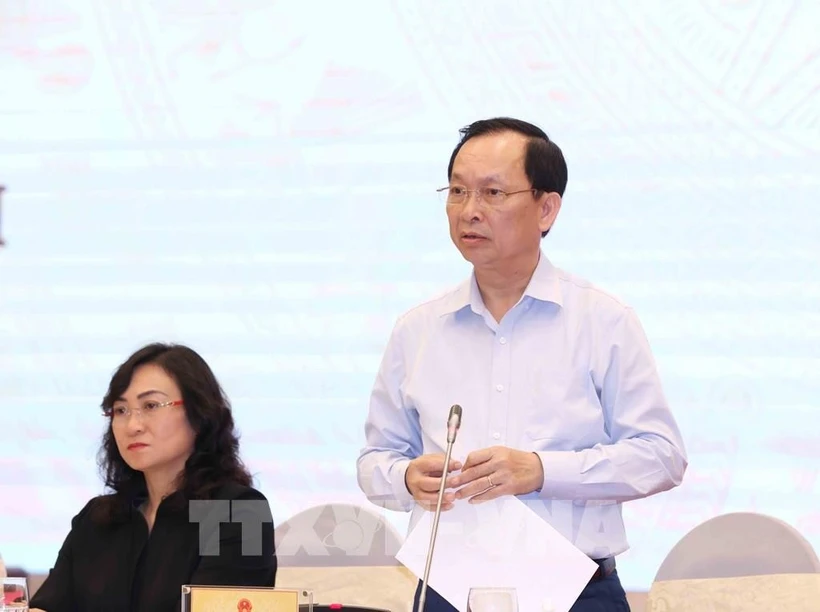 El vicegobernador del Banco Estatal de Vietnam, Dao Minh Tu, en la rueda de prensa ordinaria del Gobierno del mes de abril. (Foto: VNA)