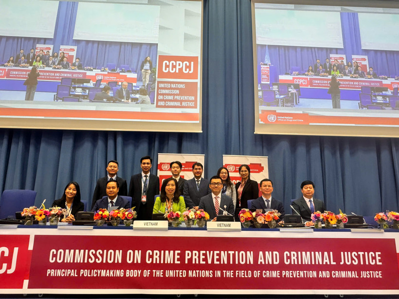 La delegación vietnamita asiste al 34º período de sesiones de la Comisión de Prevención del Delito y Justicia Penal (CCPCJ34) en Viena, Austria. (Foto: Ministerio de Relaciones Exteriores)
