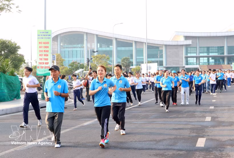 Hanoi organiza diversas actividades deportivas para promover el Día Tradicional del sector de Educación Física y Deportes de Vietnam. (Foto: VNA)