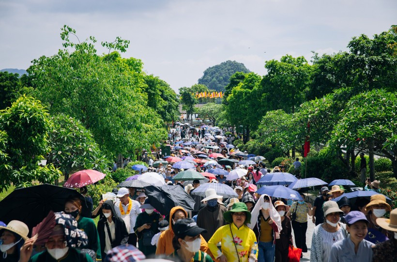 Turistas acudieron en masa a venerar las reliquias de Buda en la Pagoda Tam Chuc en mayo de 2025. (Foto ilustrativa: Vietnam+)