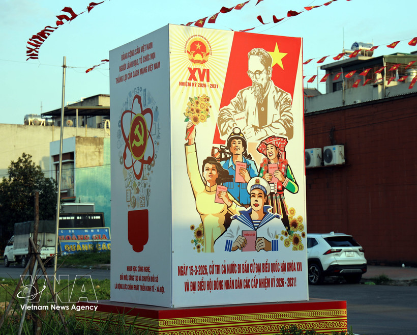 Símbolos electorales instalados en diversas calles del barrio Ha Lam, en la provincia de Quang Ninh, en preparación para las próximas elecciones. (Foto: VNA) 